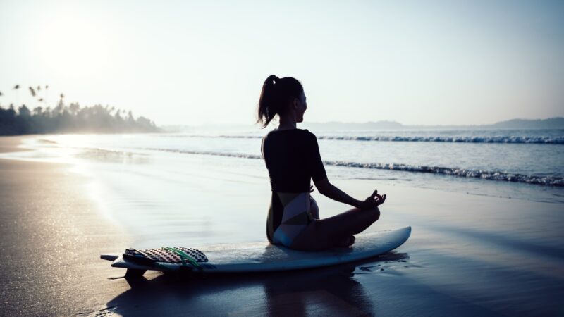 Surf e Meditação: uma atividade terapêutica sobre as ondas