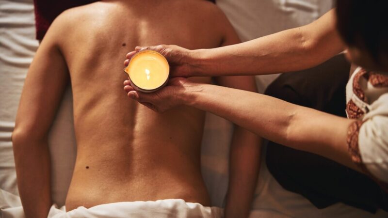 Candle Massage: conheça a técnica da massagem com velas