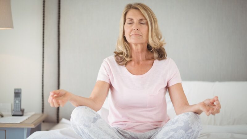 Yoga na Menopausa: como a prática pode te ajudar nesta fase da vida