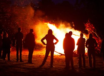 Cerimônias do Fogo: A Força Transformadora das Vivências ao Redor da Fogueira