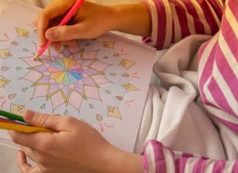 Arteterapia e livros de colorir: uma combinação para mais equilíbrio emocional e bem-estar