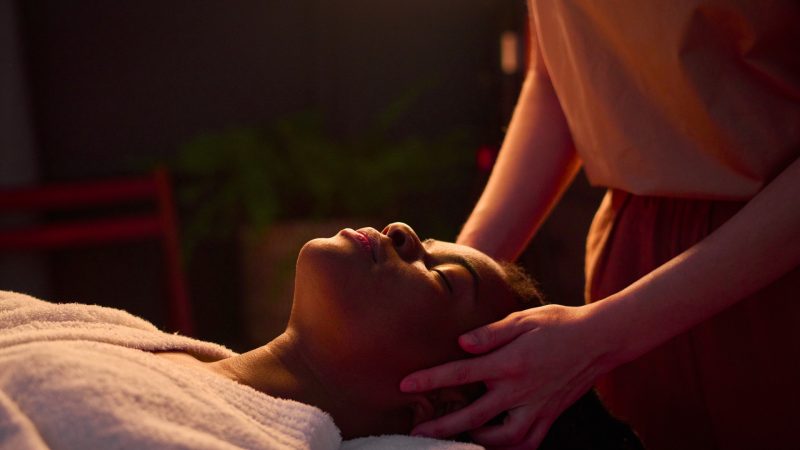 Massoterapia Vibracional: além do toque físico, a energia em movimento