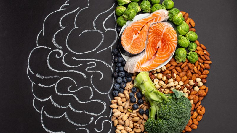 Nutrição e saúde mental: alimentos que influenciam humor e ansiedade
